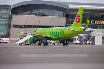 VP-BHJ - S7 Airlines Airbus A319