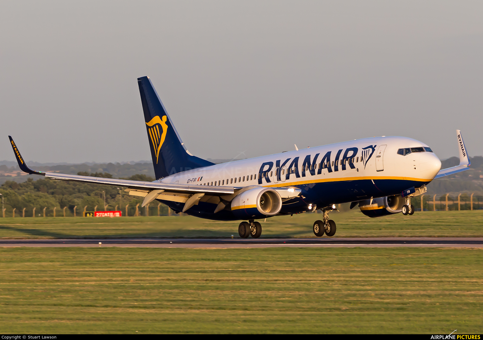 Ryanair EI-FIR aircraft at East Midlands