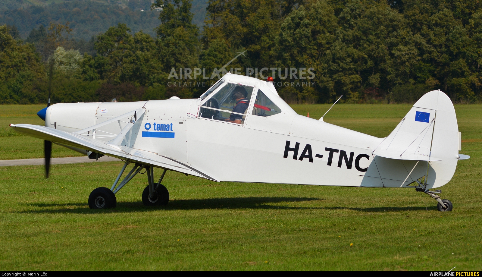 Private HA-TNC aircraft at Levec
