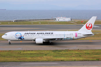JA610J - JAL - Japan Airlines Boeing 767-300ER