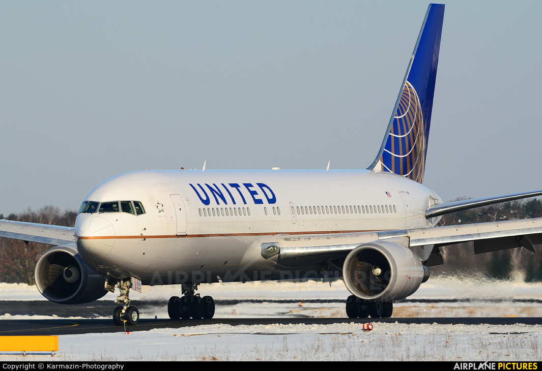 United Airlines N69154 aircraft at Berlin - Tegel