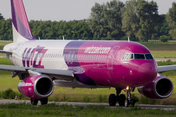 HA-LWR - Wizz Air Airbus A320