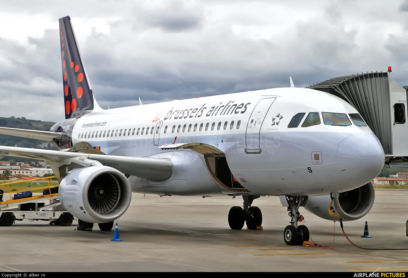 Brussels Airlines OO-SSS aircraft at Bilbao
