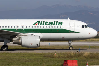 EI-IKF - Alitalia Airbus A320