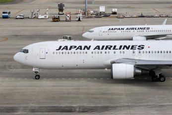 JA605J - JAL - Japan Airlines Boeing 767-300ER