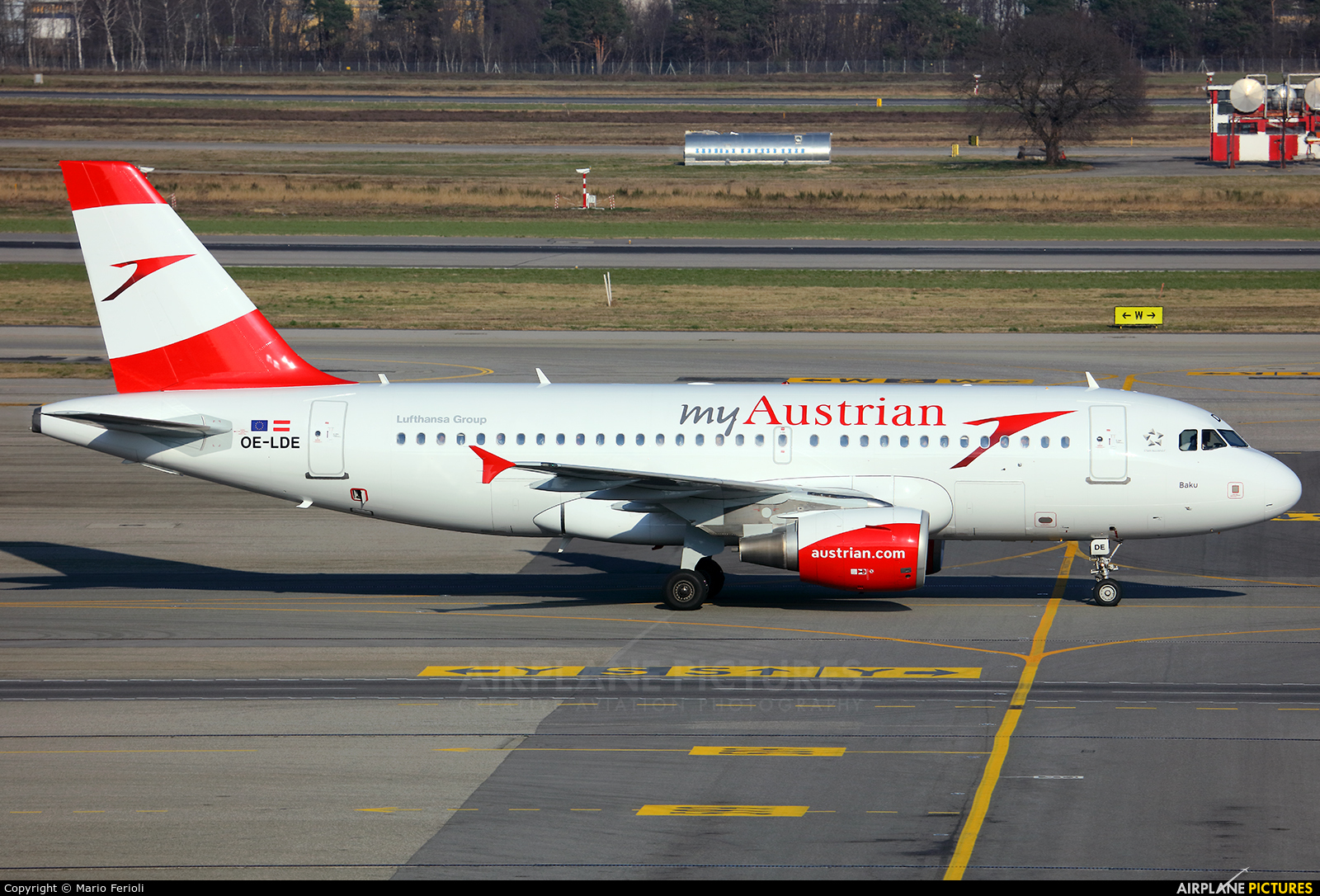 Austrian Airlines/Arrows/Tyrolean OE-LDE aircraft at Milan - Malpensa