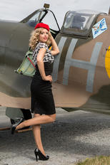 - -  - Aviation Glamour - Model
