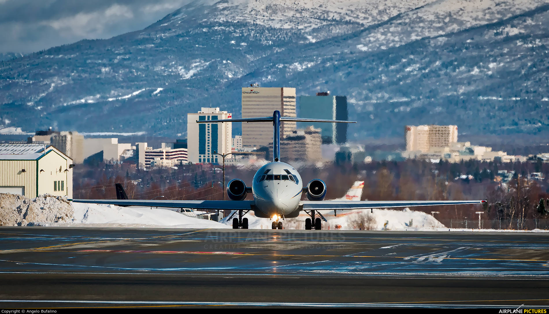 Everts Air Cargo N932CE aircraft at Anchorage - Ted Stevens Intl / Kulis Air National Guard Base