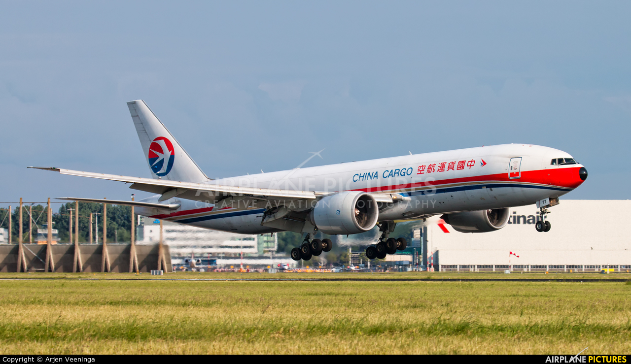 China Cargo B-2077 aircraft at Amsterdam - Schiphol