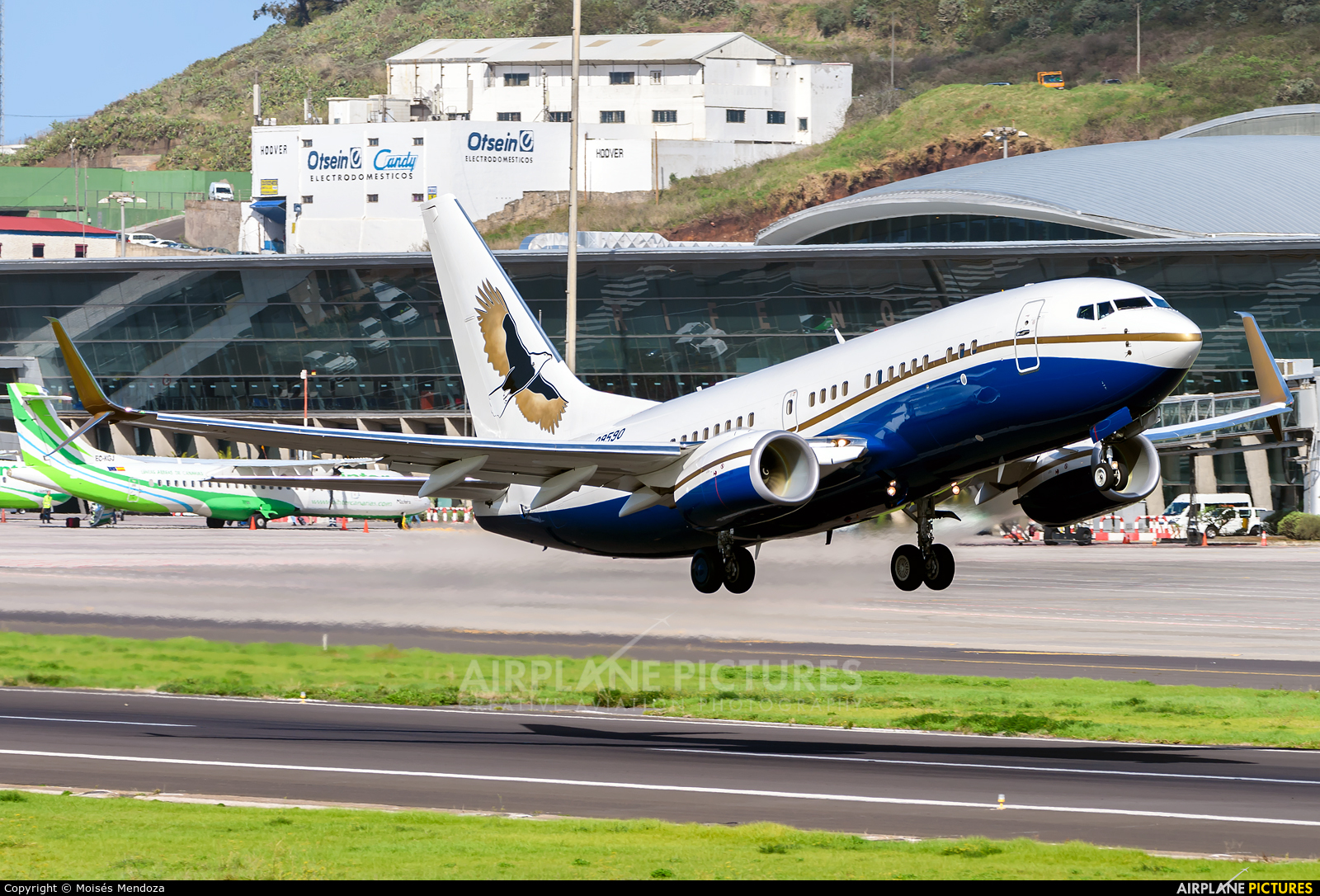 Private B-09590 aircraft at Tenerife Norte - Los Rodeos