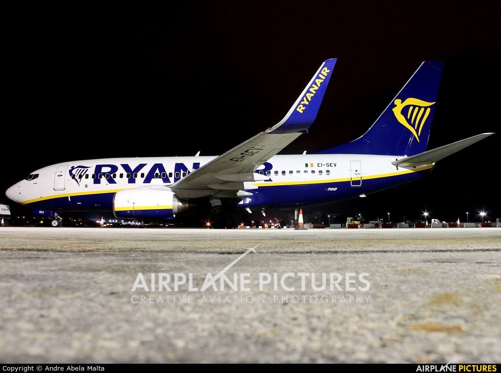 Ryanair EI-SEV aircraft at Malta Intl