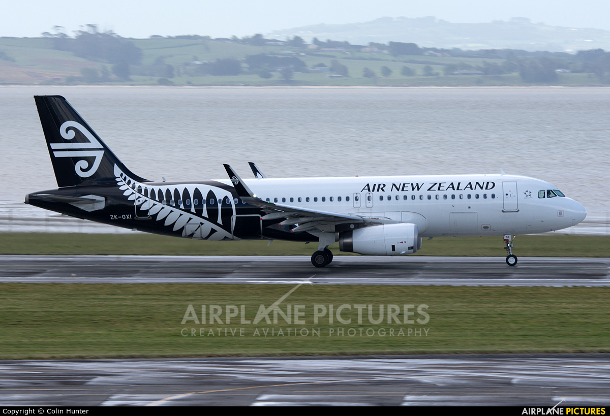 Air New Zealand ZK-OXI aircraft at Auckland Intl
