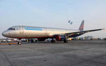 UR-CPM - Kish Air Airbus A321