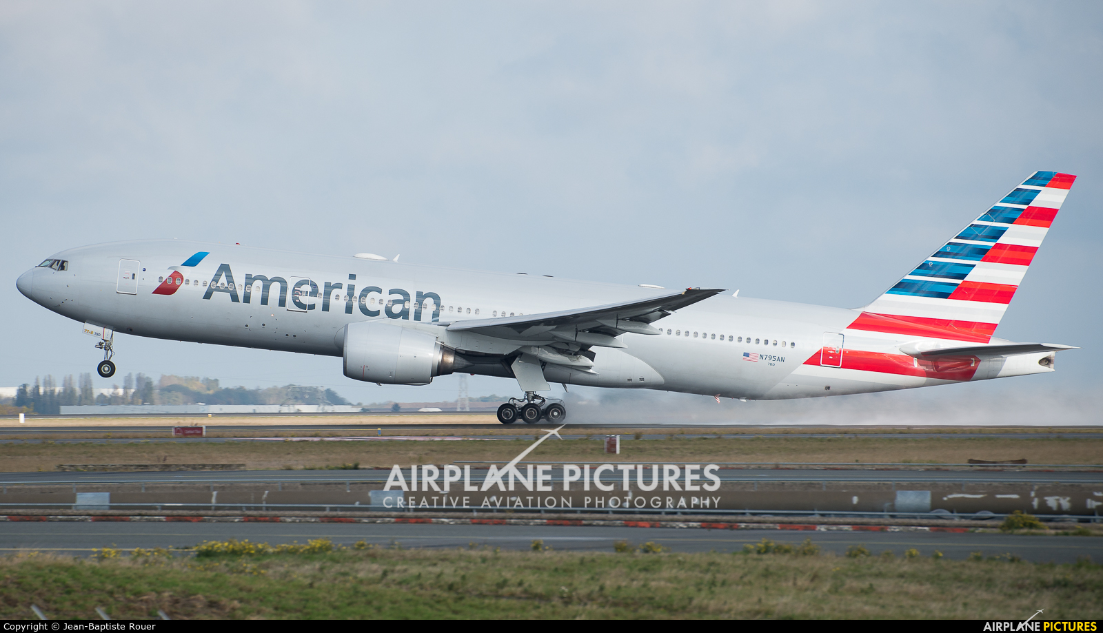 American Airlines N795AN aircraft at Paris - Charles de Gaulle