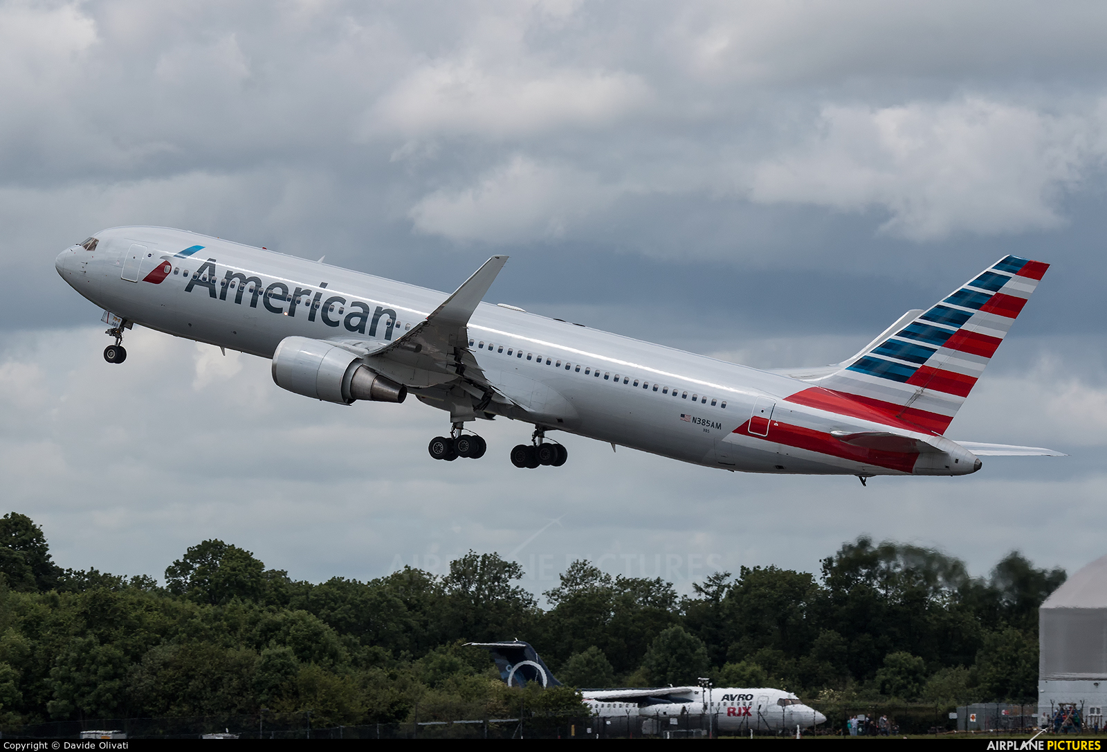American Airlines N385AM aircraft at Manchester