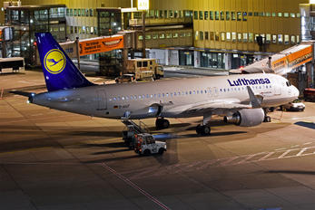 D-AIUT - Lufthansa Airbus A320