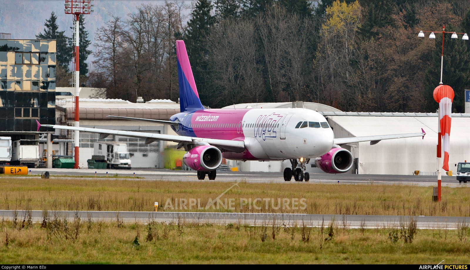 Wizz Air HA-LWE aircraft at Ljubljana - Brnik