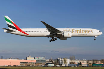 A6-EMO - Emirates Airlines Boeing 777-300