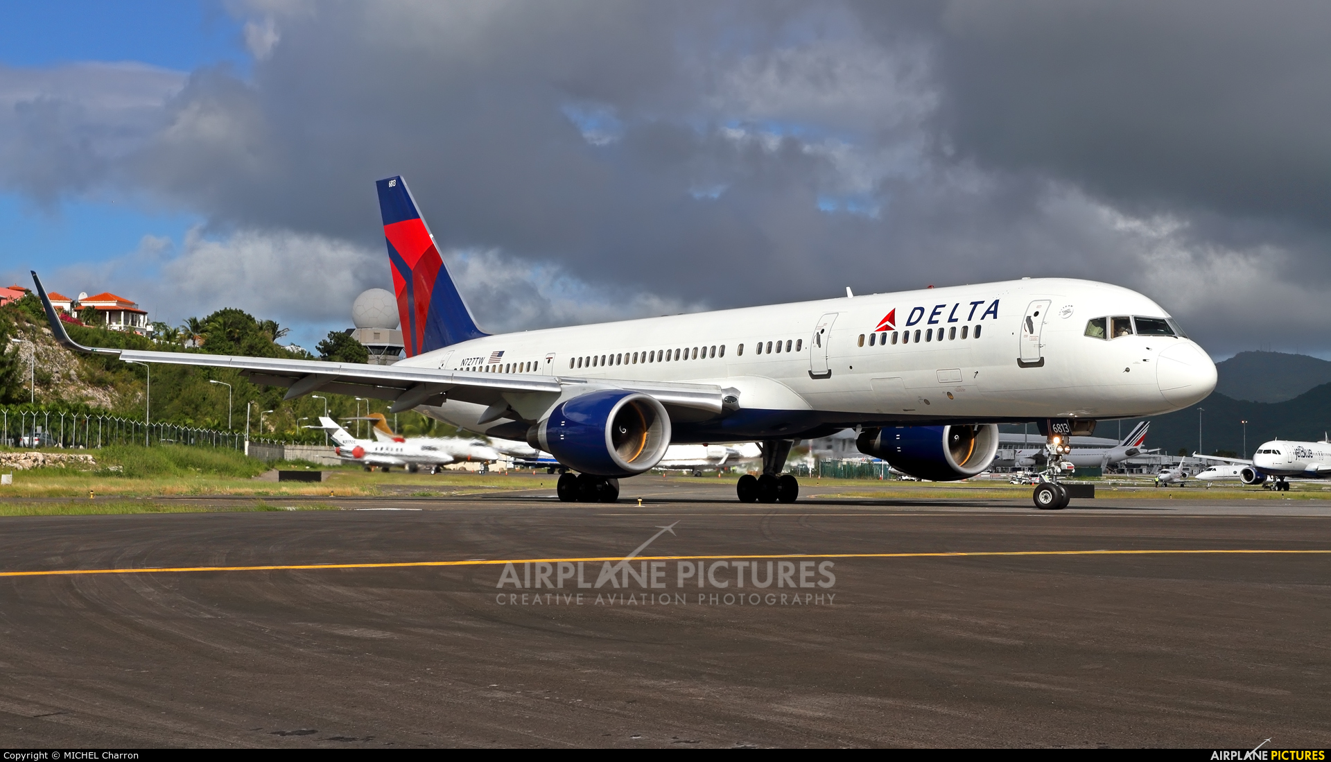 Delta Air Lines N727TW aircraft at Sint Maarten - Princess Juliana Intl