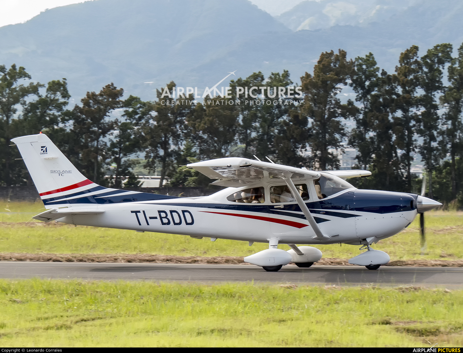 Private TI-BDD aircraft at San Jose - Tobías Bolaños Intl
