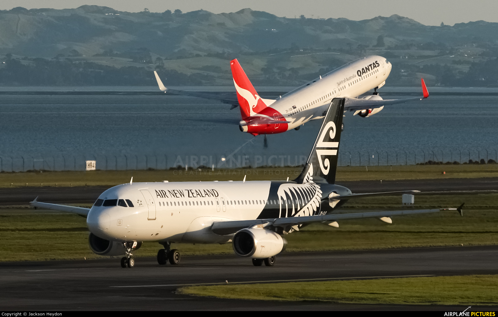 Air New Zealand ZK-OJO aircraft at Auckland Intl