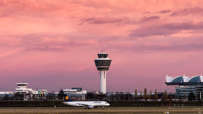 EDDM - - Airport Overview - Airport Overview - Control Tower
