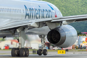 N935UW - American Airlines Boeing 757-200