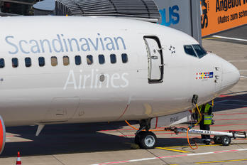 LN-RGE - SAS - Scandinavian Airlines Boeing 737-800