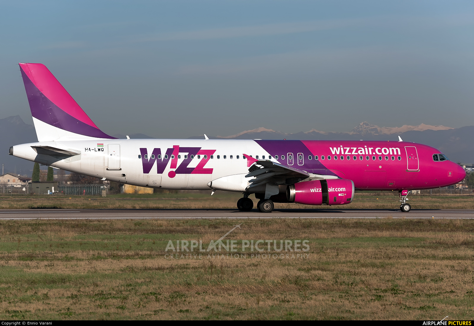 Wizz Air HA-LWQ aircraft at Verona - Villafranca