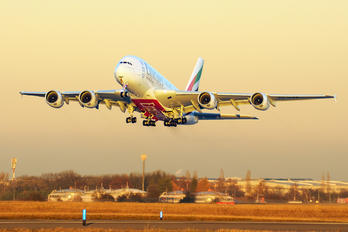 A6-EOW - Emirates Airlines Airbus A380