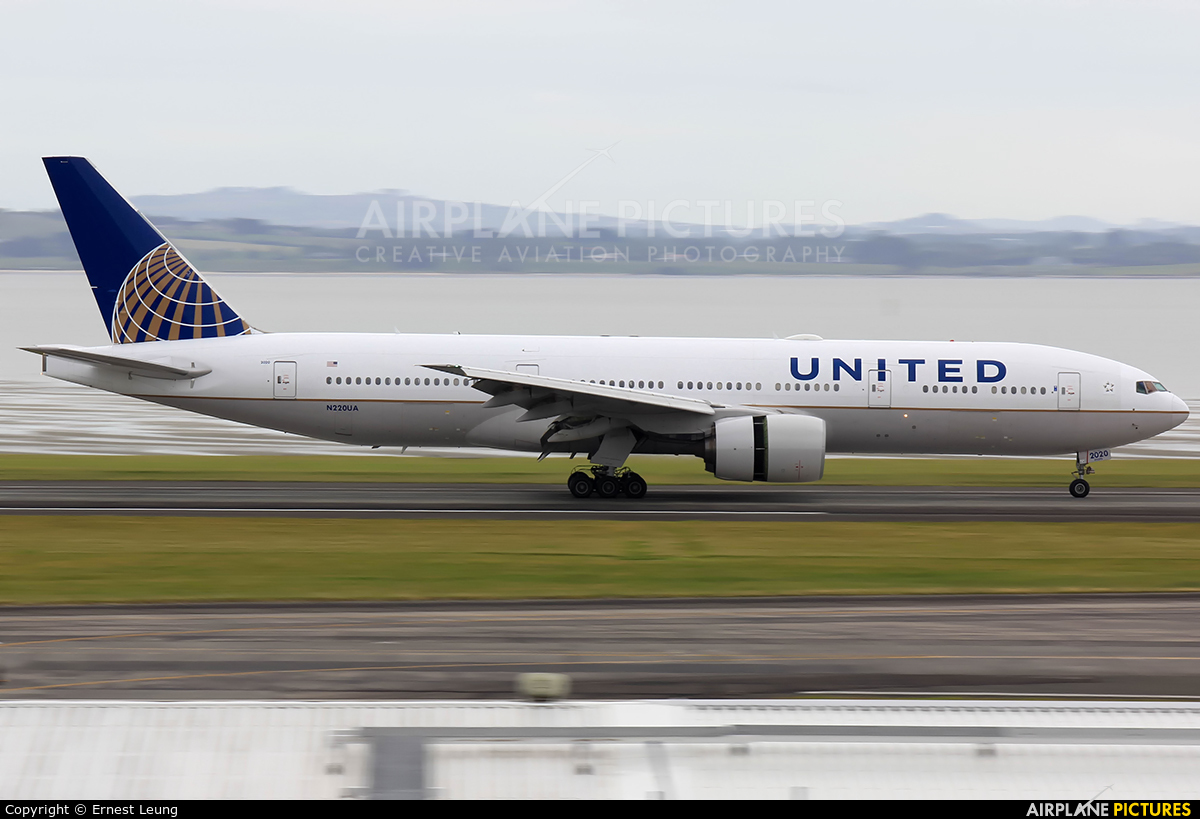 United Airlines N220UA aircraft at Auckland Intl