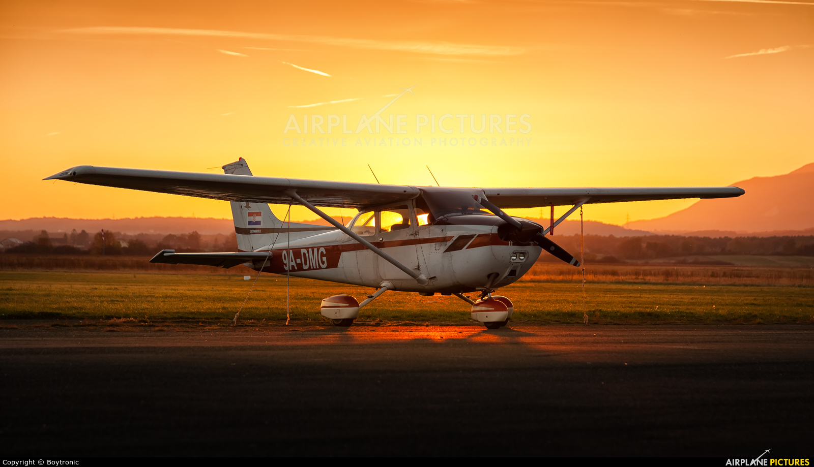 In The Style Of Precisionist Lines Background Cessna 172 Pictures  Background Image And Wallpaper for Free Download