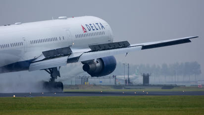 N836MH - Delta Air Lines Boeing 767-400ER