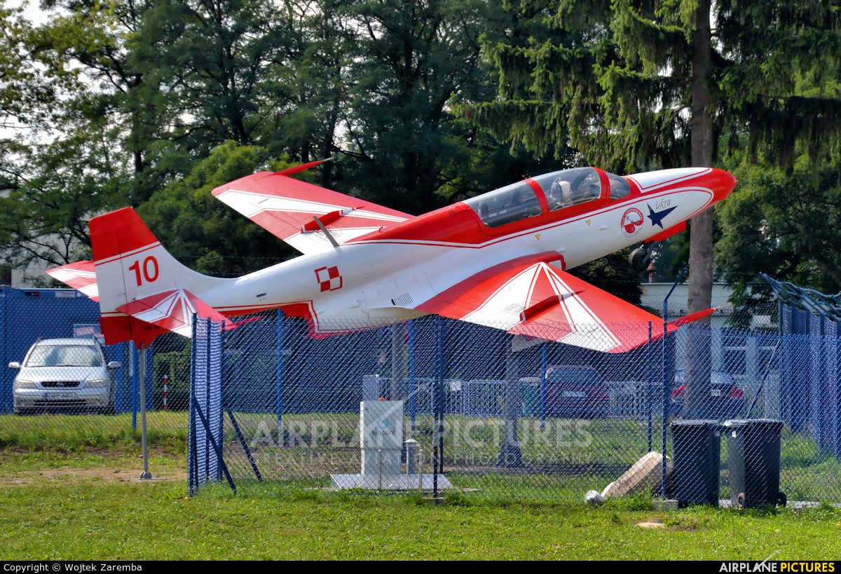 Poland - Air Force: White & Red Iskras 10 aircraft at Dęblin - Museum of Polish Air Force