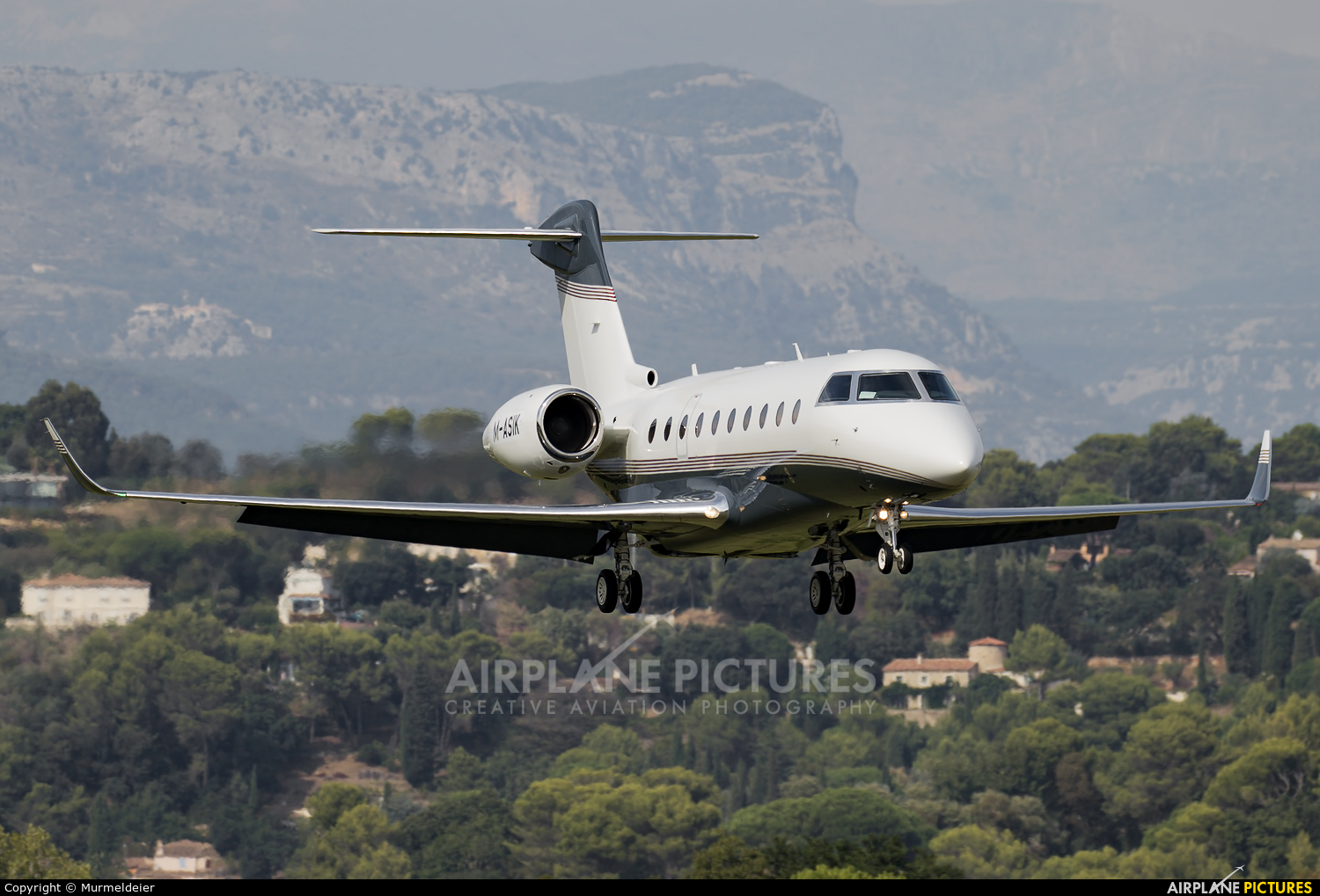 Private M-ASIK aircraft at Cannes - Mandelieu