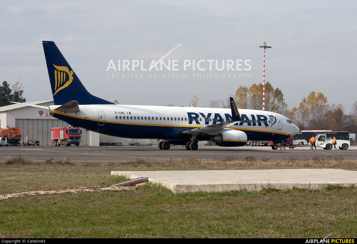 Ryanair EI-EMC aircraft at Craiova