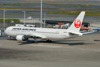 JA653J - JAL - Japan Airlines Boeing 767-300ER