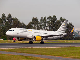 EC-LZN - Vueling Airlines Airbus A320