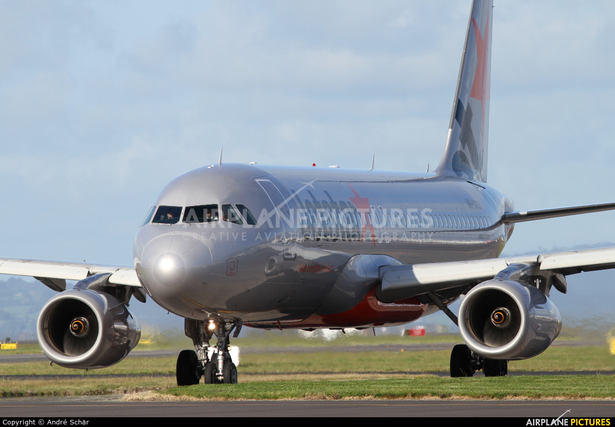 Jetstar Airways VH-XSJ aircraft at Auckland Intl