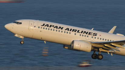 JA350J - JAL - Express Boeing 737-800