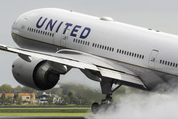 N78005 - United Airlines Boeing 777-200ER