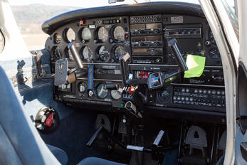 I-AZRO - Private Piper PA-28R Arrow /  RT Turbo Arrow