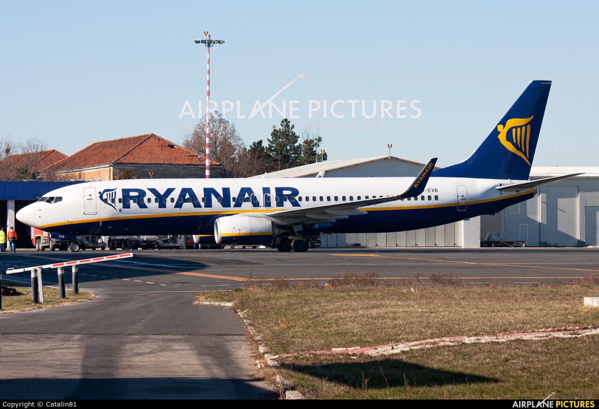Ryanair EI-EVB aircraft at Craiova