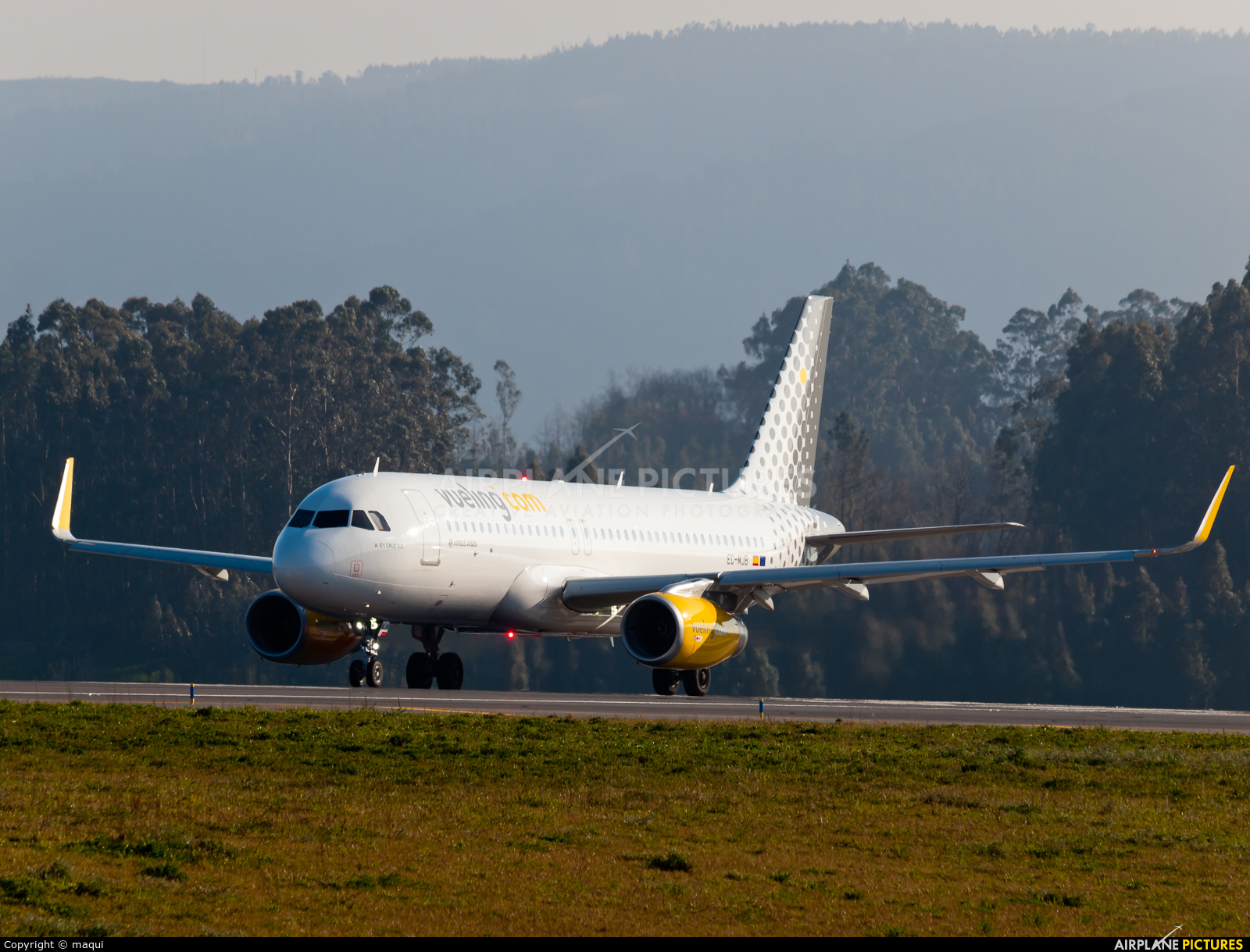 Vueling Airlines EC-MJB aircraft at La Coruña