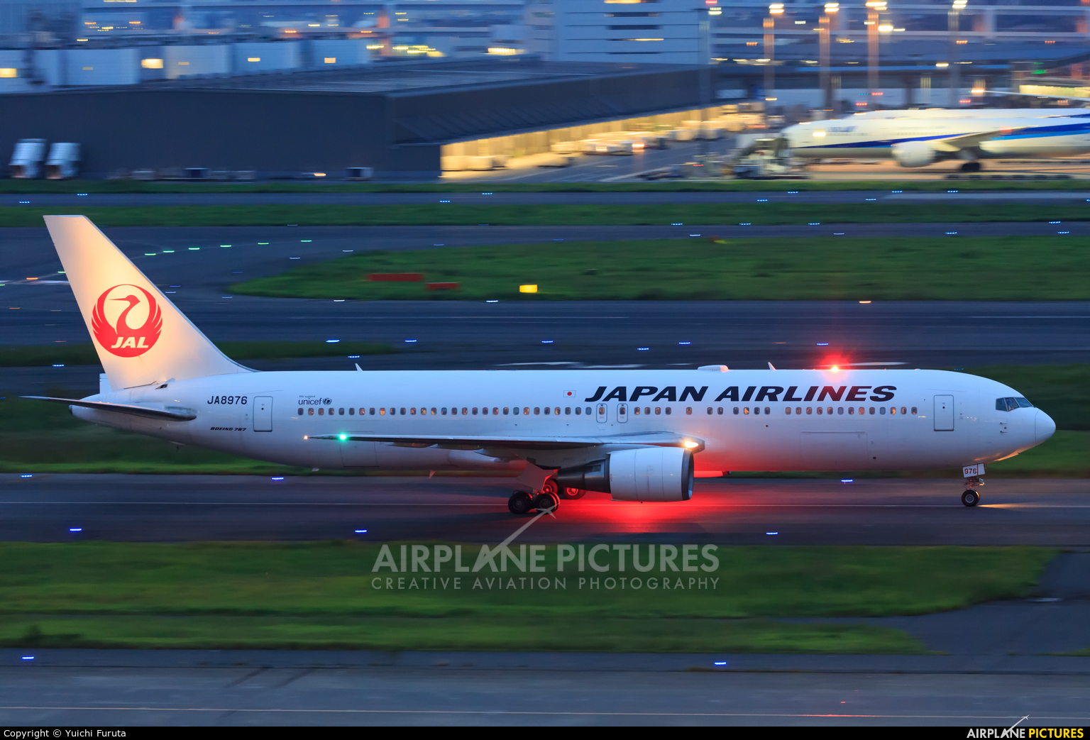 JAL - Japan Airlines JA8976 aircraft at Tokyo - Haneda Intl