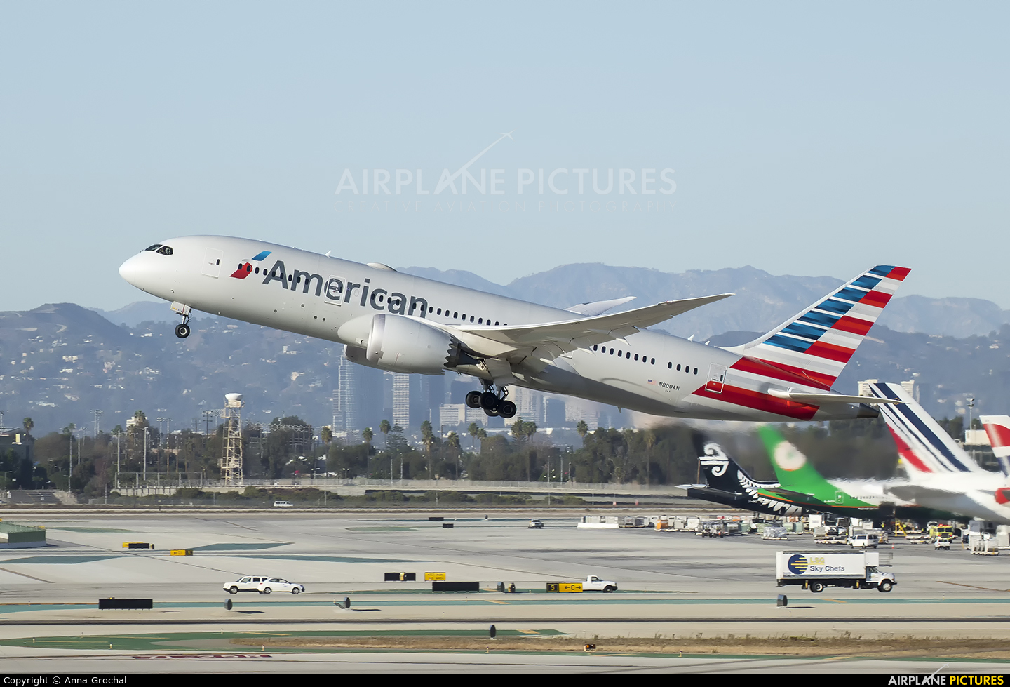 American Airlines N800AN aircraft at Los Angeles Intl