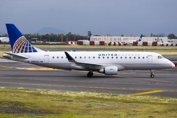 N88326 - United Express Embraer ERJ-175 (170-200)