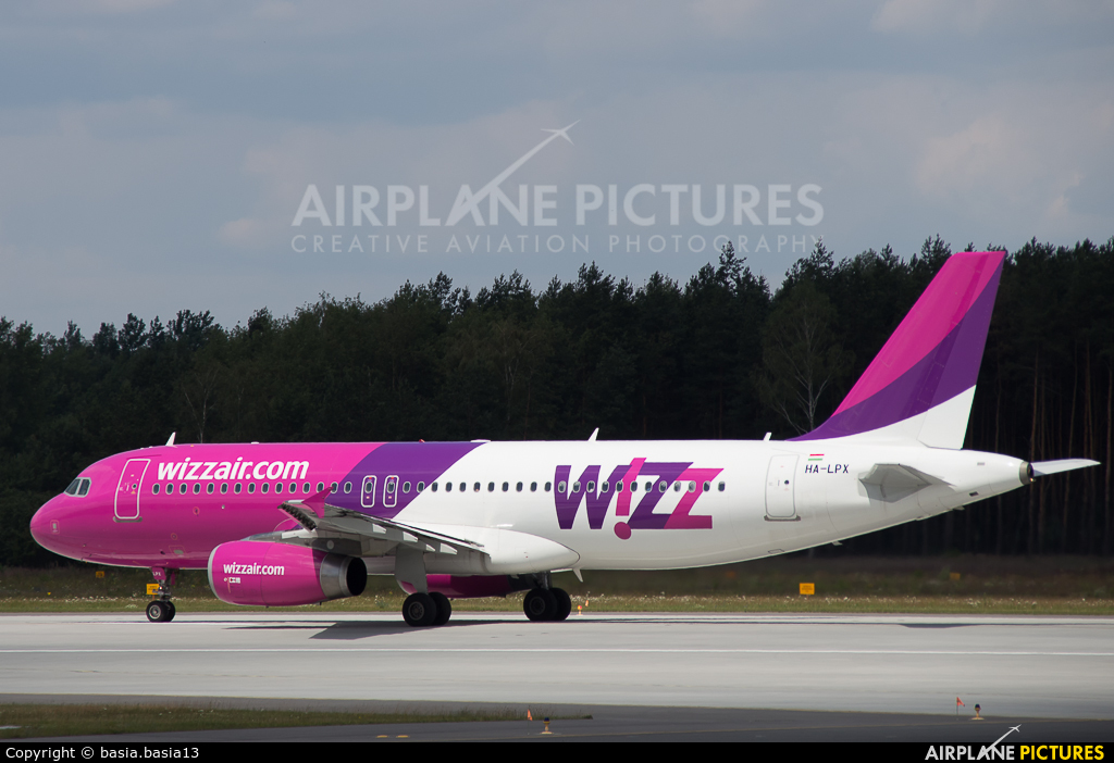 Wizz Air HA-LPX aircraft at Katowice - Pyrzowice