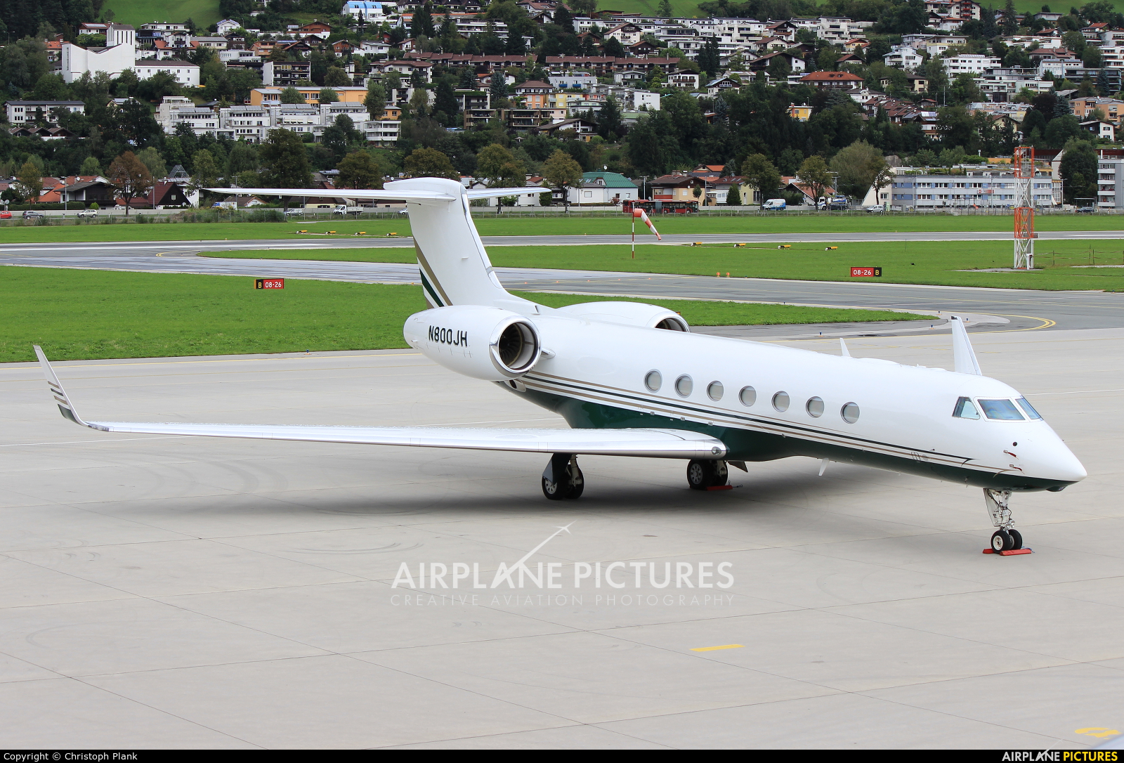Private Wings N800JH aircraft at Innsbruck