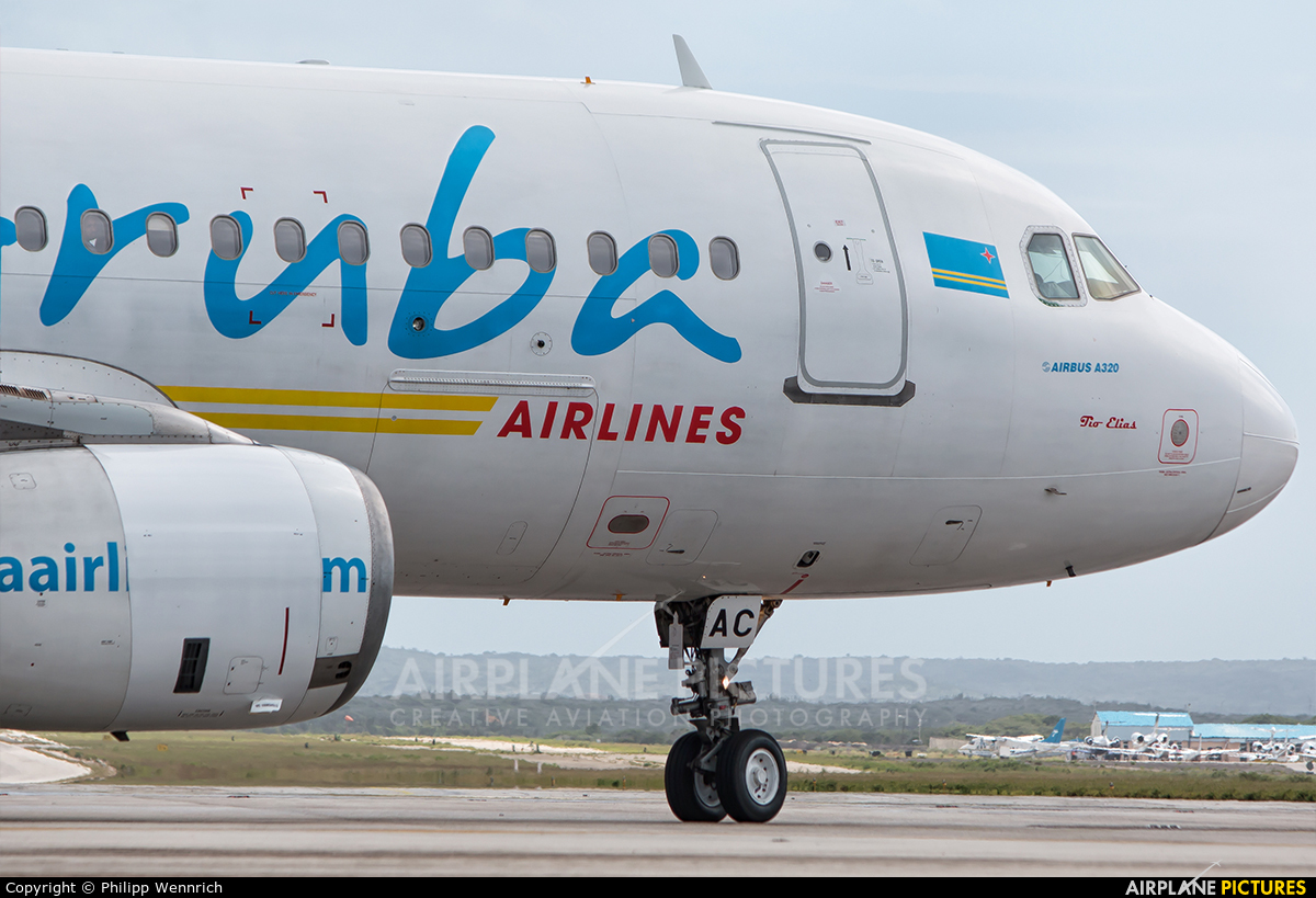 Aruba Airlines P4-AAC aircraft at Oranjestad Queen Beatrix Intl